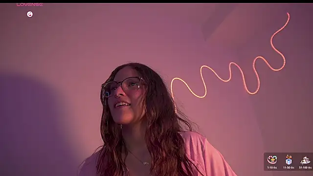 Snapshot of HannaMoom chatting on January 2026 03:03:02 PM HannaMoom online show from January 2026 03:03:02 PM