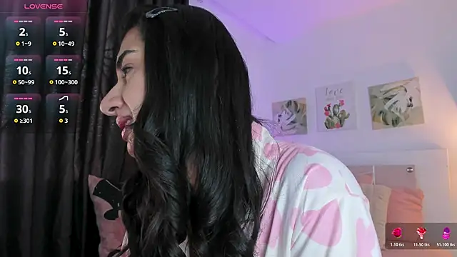 annadu011 online show from November 2025 01:43:01 PM