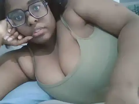 Snapshot of MissCC99 chatting on January 2025 02:28:01 PM MissCC99 online show from January 2025 02:28:01 PM