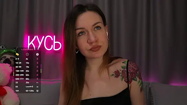 Snapshot of _LadyMargo_ chatting on November 2025 11:26:01 PM LadyMargo online show from November 2025 11:26:01 PM