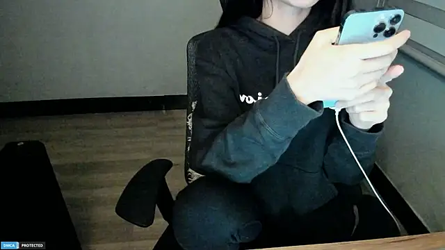 Ayase momo online show from January 2025 04:12:01 AM