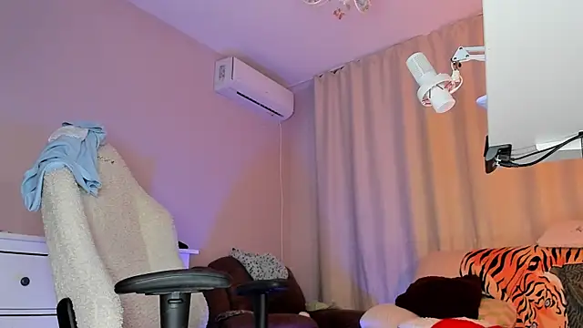 EmilyAden online show from April 2026 07:58:02 PM