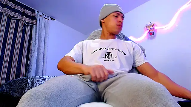 Snapshot of littleyork chatting on December 2025 10:11:02 AM littleyork online show from December 2025 10:11:02 AM