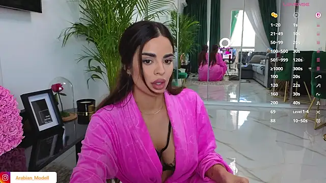 Snapshot of Arabian_beauty chatting on October 2025 09:19:02 AM Arabian beauty online show from October 2025 09:19:02 AM