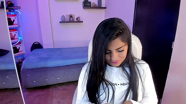 Catalinaa martinez online show from December 2024 05:21:02 PM