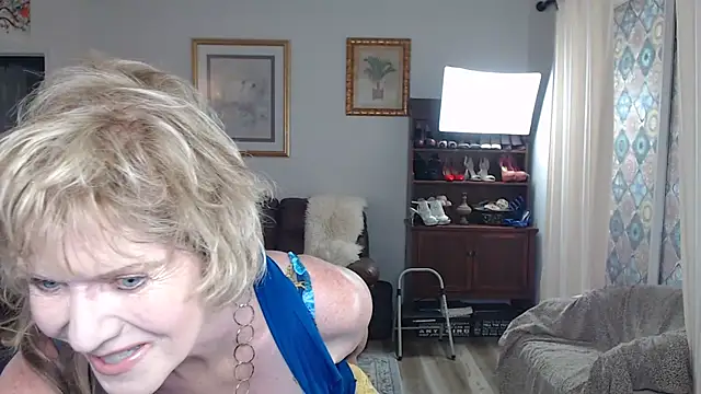 SindeeDix online show from September 2025 06:45:01 PM