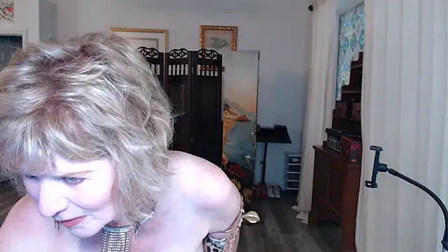 Snapshot of SindeeDix chatting on May 2026 12:43:02 PM SindeeDix online show from May 2026 12:43:02 PM