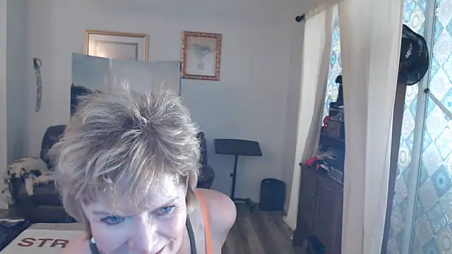 SindeeDix online show from August 2026 03:43:02 PM