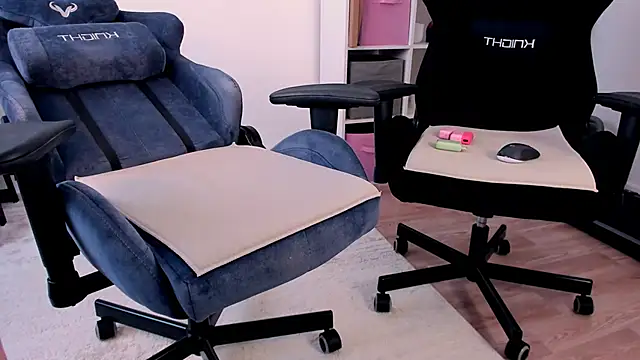 hotblonds online show from February 2026 12:15:01 PM