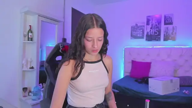 Snapshot of Amaia_Daniells chatting on December 2024 03:24:01 AM Amaia Daniells online show from December 2024 03:24:01 AM