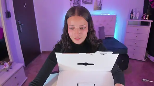 Snapshot of Amaia_Daniells chatting on December 2024 03:51:02 AM Amaia Daniells online show from December 2024 03:51:02 AM