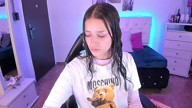 Snapshot of Amaia_Daniells chatting on December 2024 03:47:02 AM Amaia Daniells online show from December 2024 03:47:02 AM