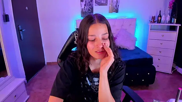 Snapshot of Amaia_Daniells chatting on December 2024 04:41:01 AM Amaia Daniells online show from December 2024 04:41:01 AM