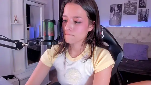 Snapshot of Amaia_Daniells chatting on February 2025 07:07:02 AM Amaia Daniells online show from February 2025 07:07:02 AM