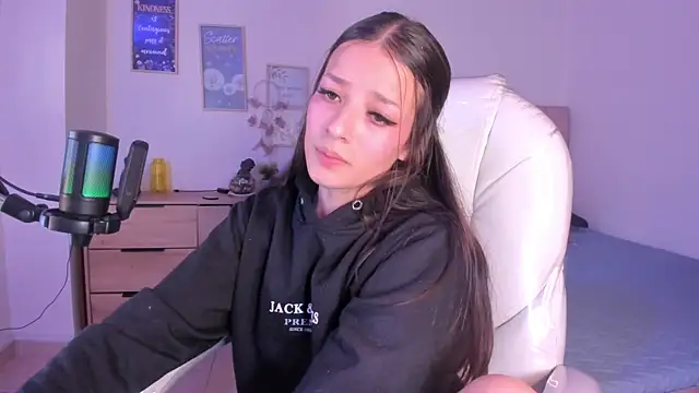 Snapshot of Amaia_Daniells chatting on March 2025 06:23:01 AM Amaia Daniells online show from March 2025 06:23:01 AM