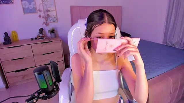 Snapshot of Amaia_Daniells chatting on March 2025 03:24:01 AM Amaia Daniells online show from March 2025 03:24:01 AM