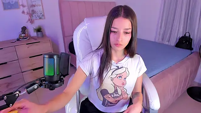 Snapshot of Amaia_Daniells chatting on March 2025 03:20:01 AM Amaia Daniells online show from March 2025 03:20:01 AM