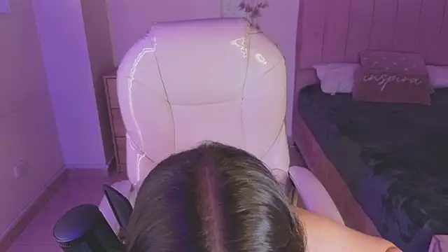 Snapshot of Amaia_Daniells chatting on September 2025 03:43:01 AM Amaia Daniells online show from September 2025 03:43:01 AM