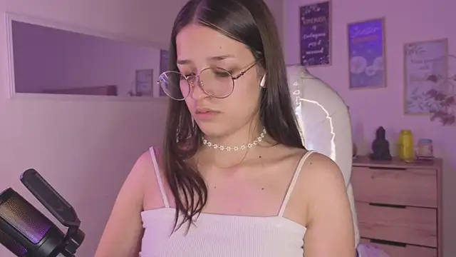 Snapshot of Amaia_Daniells chatting on October 2025 03:49:01 AM Amaia Daniells online show from October 2025 03:49:01 AM