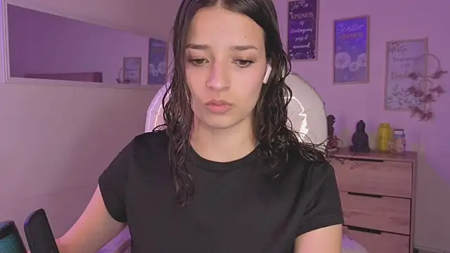 Snapshot of Amaia_Daniells chatting on October 2025 03:49:02 AM Amaia Daniells online show from October 2025 03:49:02 AM