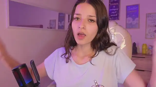 Snapshot of Amaia_Daniells chatting on October 2025 03:51:02 AM Amaia Daniells online show from October 2025 03:51:02 AM