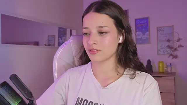 Snapshot of Amaia_Daniells chatting on October 2025 03:50:02 AM Amaia Daniells online show from October 2025 03:50:02 AM