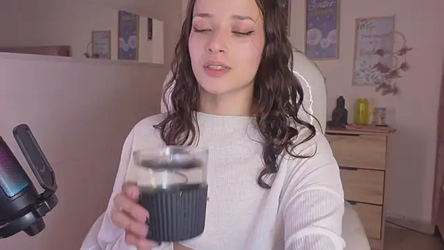 Snapshot of Amaia_Daniells chatting on November 2025 03:39:02 AM Amaia Daniells online show from November 2025 03:39:02 AM