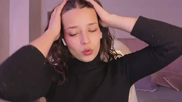 Snapshot of Amaia_Daniells chatting on November 2025 04:02:02 AM Amaia Daniells online show from November 2025 04:02:02 AM