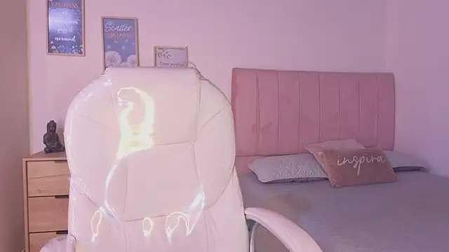 Snapshot of Amaia_Daniells chatting on November 2025 03:54:01 AM Amaia Daniells online show from November 2025 03:54:01 AM