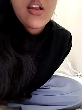 Annerae online show from March 2025 10:58:02 PM