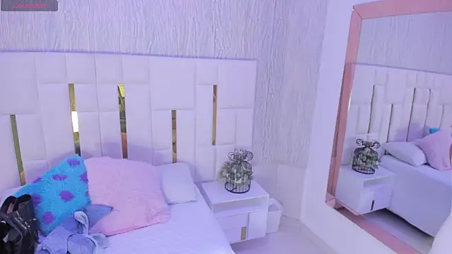 Meghan stonne  online show from September 2025 07:03:02 PM