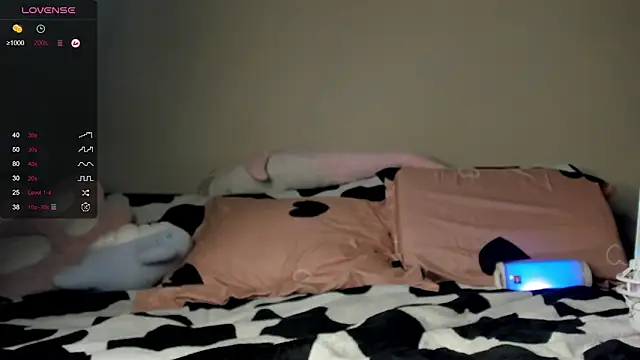 Snapshot of YaraAveiri chatting on January 2025 04:17:02 PM YaraAveiri online show from January 2025 04:17:02 PM