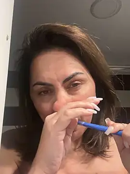 Emma roqueen online show from April 2026 11:00:02 PM