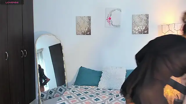 SarahCinnamon- online show from February 2026 07:10:01 PM