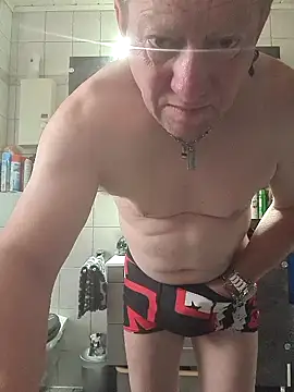 tomtom111111 online show from September 2025 07:41:01 AM