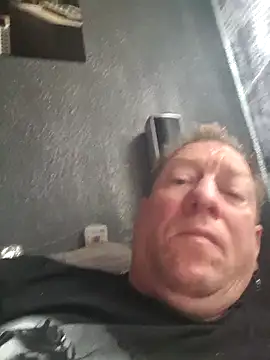 tomtom111111 online show from October 2025 12:00:02 PM