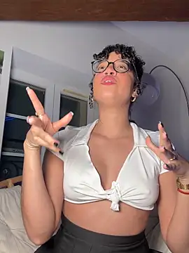 Lauyako online show from February 2026 10:52:02 PM