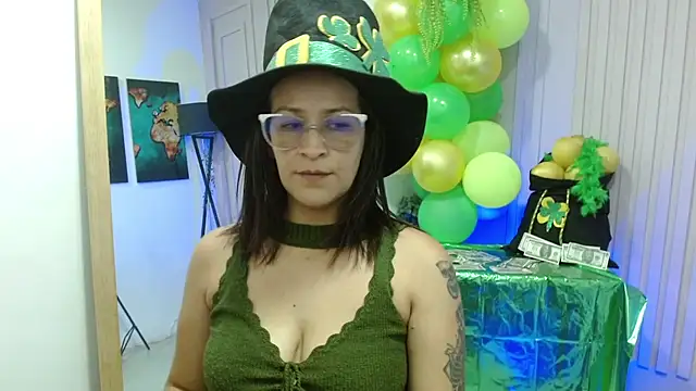 Britney taylor  online show from March 2025 06:42:02 PM