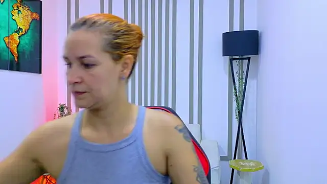 Britney taylor  online show from October 2025 07:04:02 PM