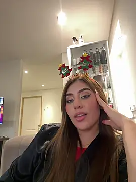 MaddyyLennon online show from December 2024 05:33:01 PM