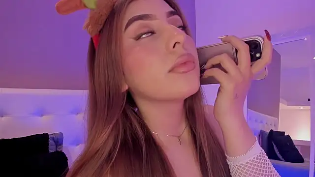 MaddyyLennon online show from December 2024 03:01:01 PM