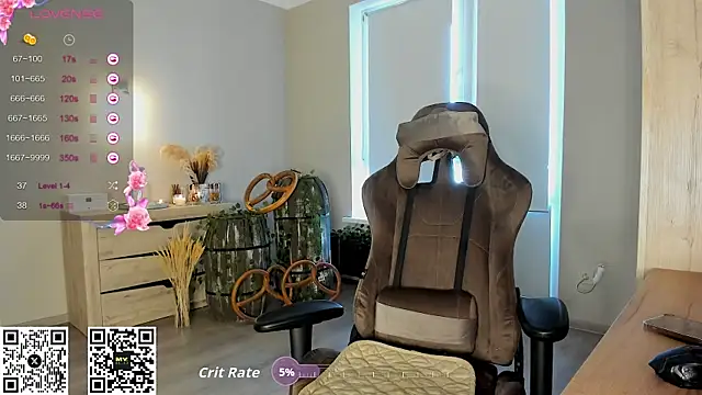 HotyPlays online show from October 2025 12:01:02 PM