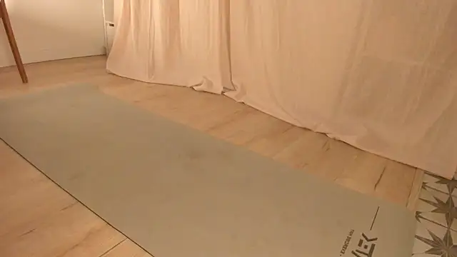 hee jeen online show from March 2025 01:20:02 AM