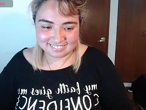 Snapshot of yini_angel chatting on June 2026 01:11:01 AM yini angel online show from June 2026 01:11:01 AM