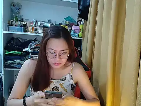 crizzybel online show from April 2026 08:20:01 PM