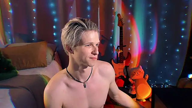 Snapshot of Breston_Sweet chatting on December 2025 06:36:01 PM Breston Sweet online show from December 2025 06:36:01 PM