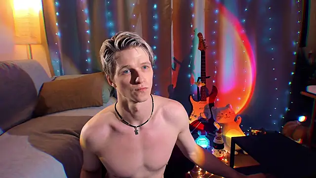 Snapshot of Breston_Sweet chatting on December 2025 01:12:02 AM Breston Sweet online show from December 2025 01:12:02 AM