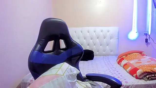 Leylafourniert online show from December 2024 07:20:01 PM