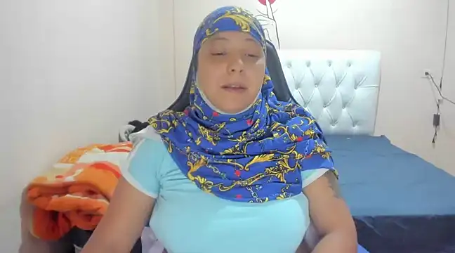 Leylafourniert online show from February 2025 11:02:02 PM