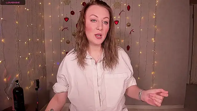 Snapshot of Mira_Xo_ chatting on December 2024 05:48:01 AM Mira Xo online show from December 2024 05:48:01 AM